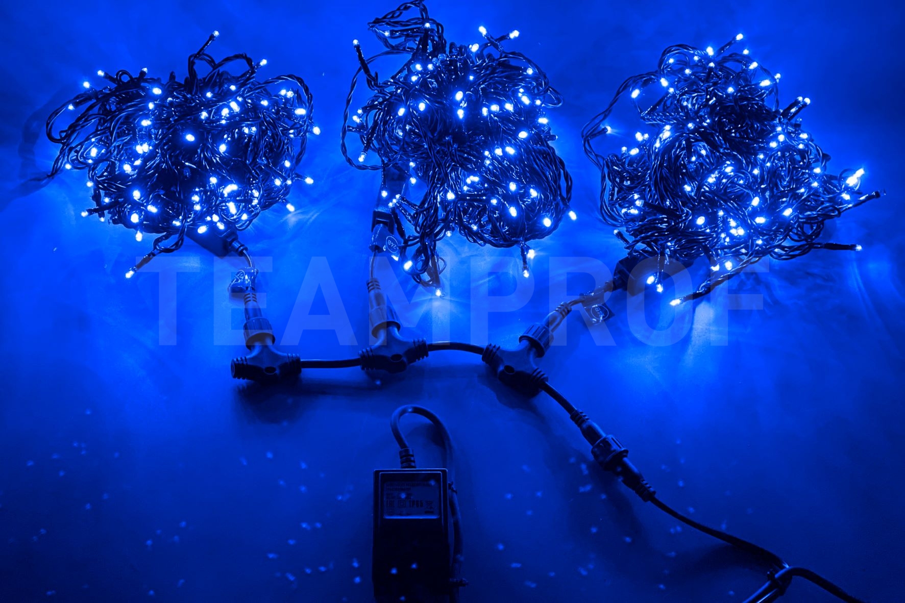 Светодиодная гирлянда TeamProf 3 Нити по 20 м, 600 LED, 24 В, мерцающая, синяя, чёрный провод TPF-S3*20F-B/B