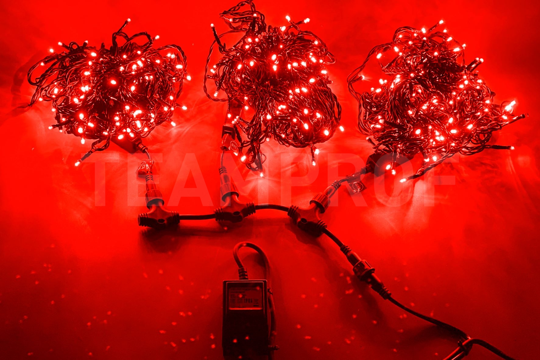 Светодиодная гирлянда TeamProf 3 Нити по 20 м, 600 LED, 24 В, мерцающая, красная, чёрный провод TPF-S3*20F-B/R