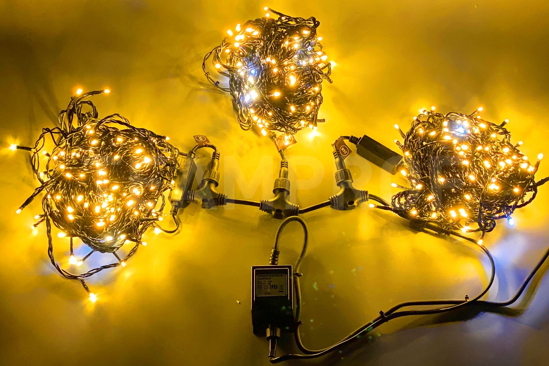 Светодиодная гирлянда TeamProf 3 Нити по 20 м, 600 LED, 24 В, мерцающая, жёлтая, чёрный провод TPF-S3*20F-B/Y