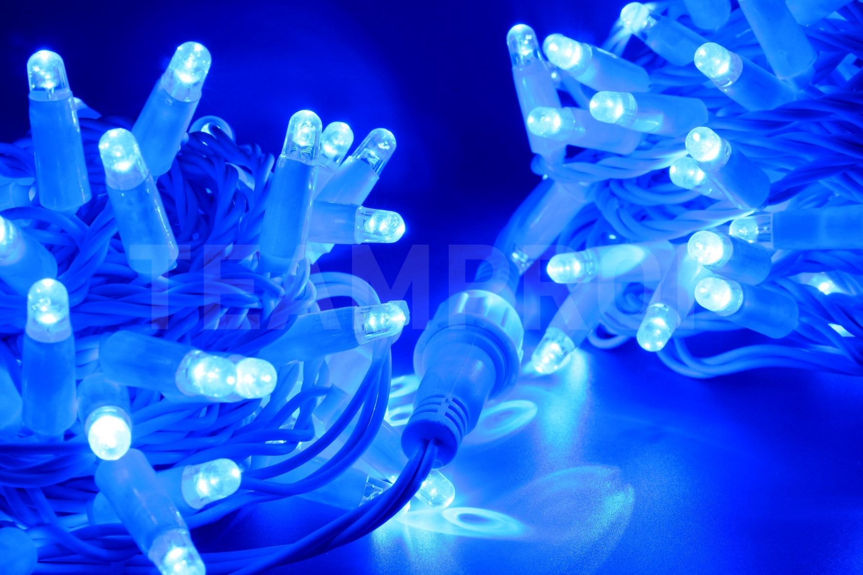 Светодиодная гирлянда TeamProf 10 м, 100 LED, 220В, соединяемая, влагозащитный колпачок, синяя, белый провод TPF-S10C-220V-CW/B