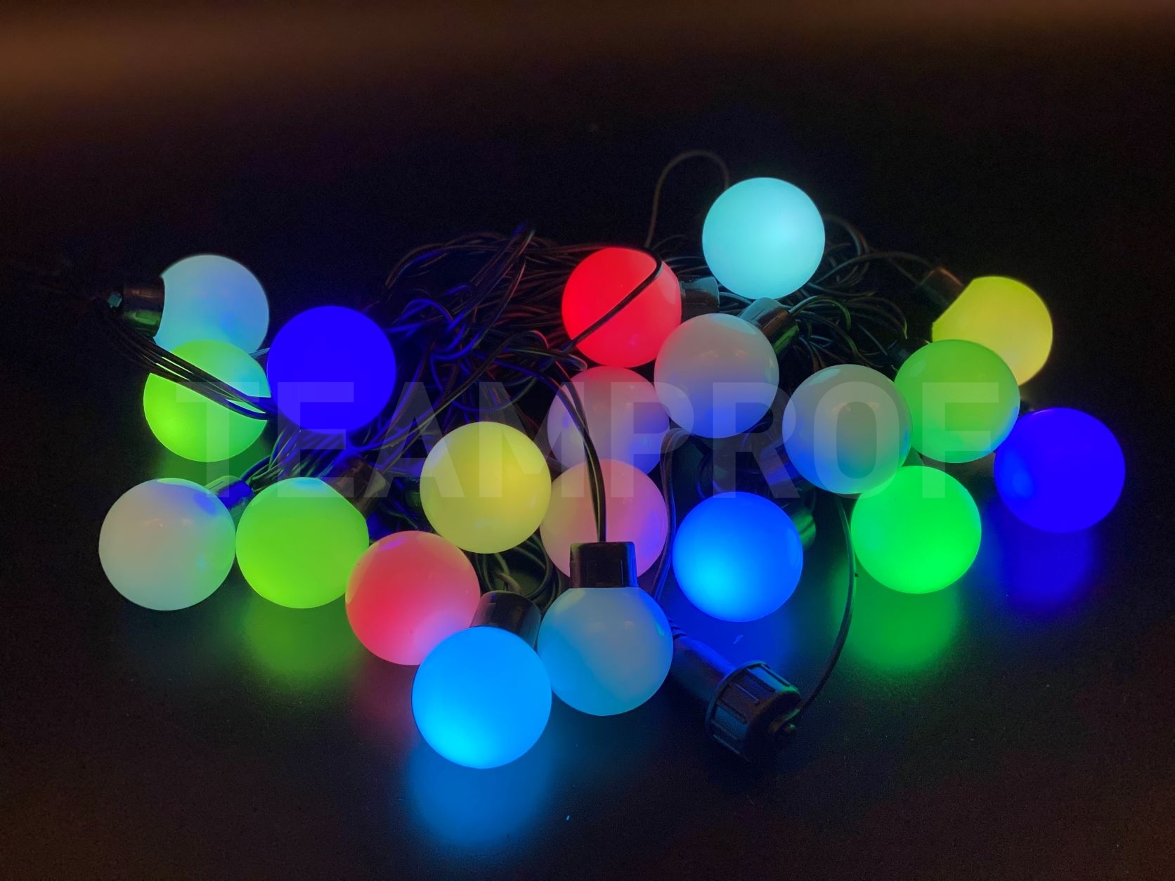 Светодиодная гирлянда большие шарики TeamProf 5 м, 20 шариков, 24 В, соединяемая, RGB, чёрная резина 2,3мм TPF-S5-20C/24V-40B-SRB/RGB