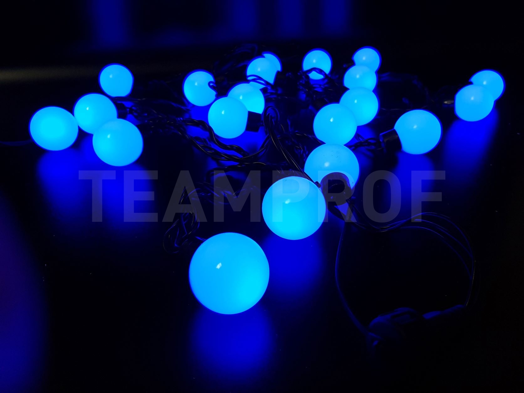 Светодиодная гирлянда большие шарики TeamProf 5 м, 20 шариков, 24 В, соединяемая, синяя, чёрная резина 2,3мм TPF-S5-20C/24V-40B-SRB/B